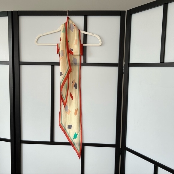 Oscar de la Renta 100% Silk Scarf Parisian Style Art Print Creme Purple Red - Picture 7 of 11